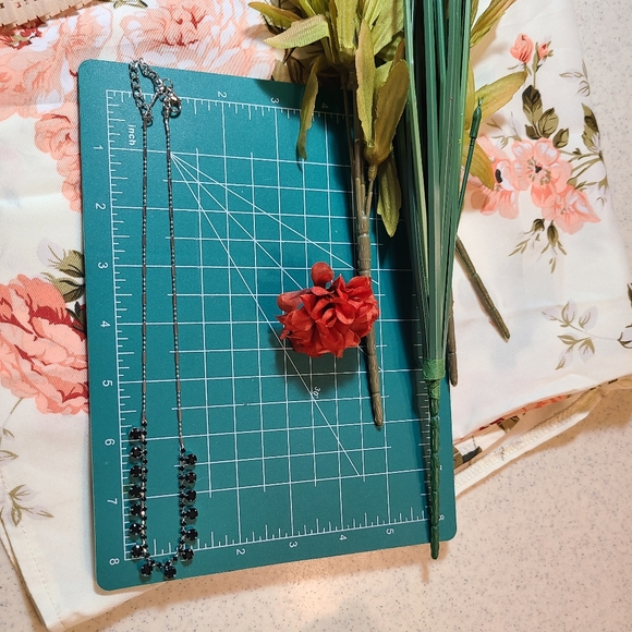 Vintage Black Crystal Necklace - Picture 4 of 9